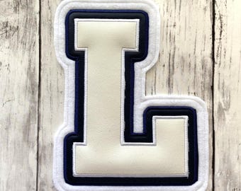 Parche de letra y número universitario personalizado para chaqueta - Main Image