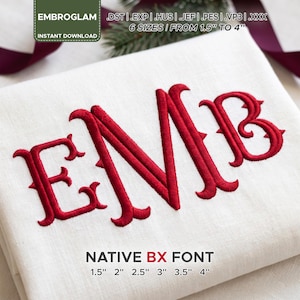 Puede incluir: Un archivo de diseño de bordado digital con las letras EMB en una fuente serif decorativa roja bordada sobre tela blanca. El texto incluye EMBROGLAM, formatos .DST, .EXP, .HUS, .JEF, .PES, .VP3, .XXX y NATIVE BX FONT en tamaños de 1.5 a 4 pulgadas.