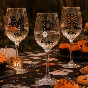 Personalisiertes Halloween-Weinglas, Glas mit individuellem Anfangsbuchstaben, gruseliger Halloween-Partybecher, süßes Herbstgeschenk für sie 2026