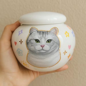 Custom Pet Memorial Urn for Ashes – Personalized Hand Painted Cat Dog Portrait Jar with Name & Date – Small Pet Loss Keepsake Gift