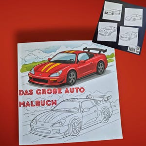 Könnte beinhalten: Ein Malbuch für Kinder mit dem Titel "DAS GROBE AUTO MALBUCH" mit einem roten Sportwagen mit gelben Streifen. Das Buch enthält auch eine Schwarz-Weiß-Strichzeichnung eines ähnlichen Autos. Zusätzliche Autoskizzen sind sichtbar.