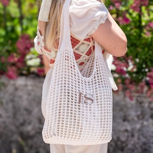 Bolso de mano de malla de ganchillo personalizado – Inicial bordada en algodón
