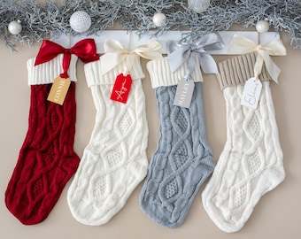 Personalisierte Strick Weihnachtsstrumpf | Zopfmuster, Familien Namensschild