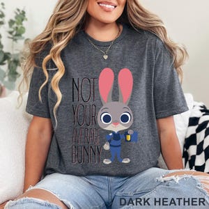 Camiseta de Judy Hopps de Zootopia de Disney, Zootopia: Un conejo cualquiera, Walt Disney World, Policía de Zootopia en Disneyland, 423860 imagen 10