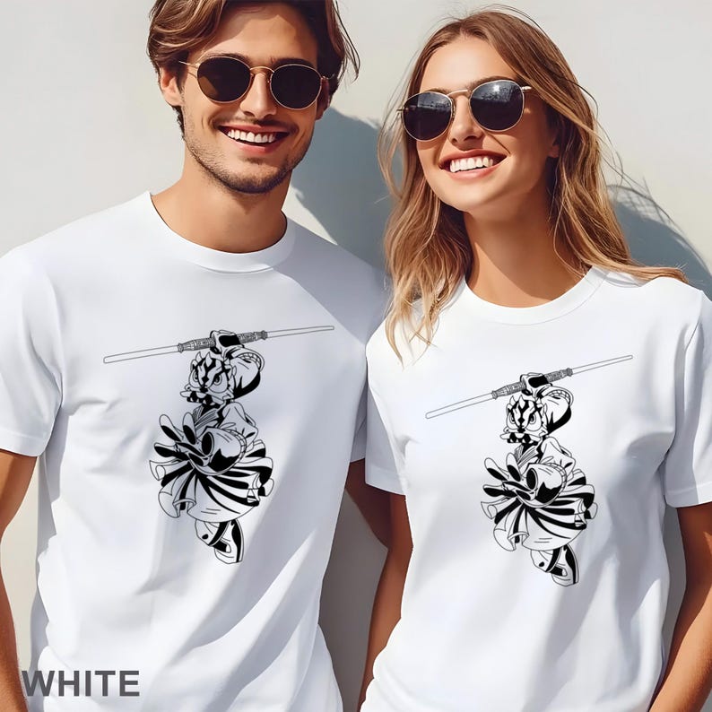 Op de afbeelding: Set van drie keramische mokken met een gespikkelde, matte afwerking. De mokken zijn in cr&egrave;me, lichtgrijs en donkergrijs. Elke mok heeft een eenvoudig, modern ontwerp en een afgeronde handgreep.