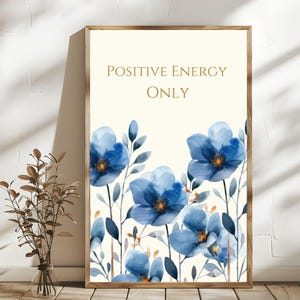 Frühlingsblumen Wandkunst - Nur positive Energie | Blaue Aquarell Blumen Poster zum Ausdrucken