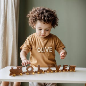 Trenes de juguete personalizados, trenes de letras personalizados, trenes de madera, regalos personalizados para el primer cumpleaños, regalos navideños únicos para niños pequeños.