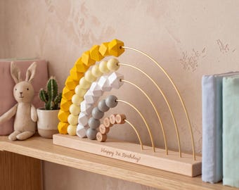 Personalisierter Regenbogen-Namensabakus aus Holz, individuelles Montessori-Spielzeug für Kleinkinder, Babygeschenk