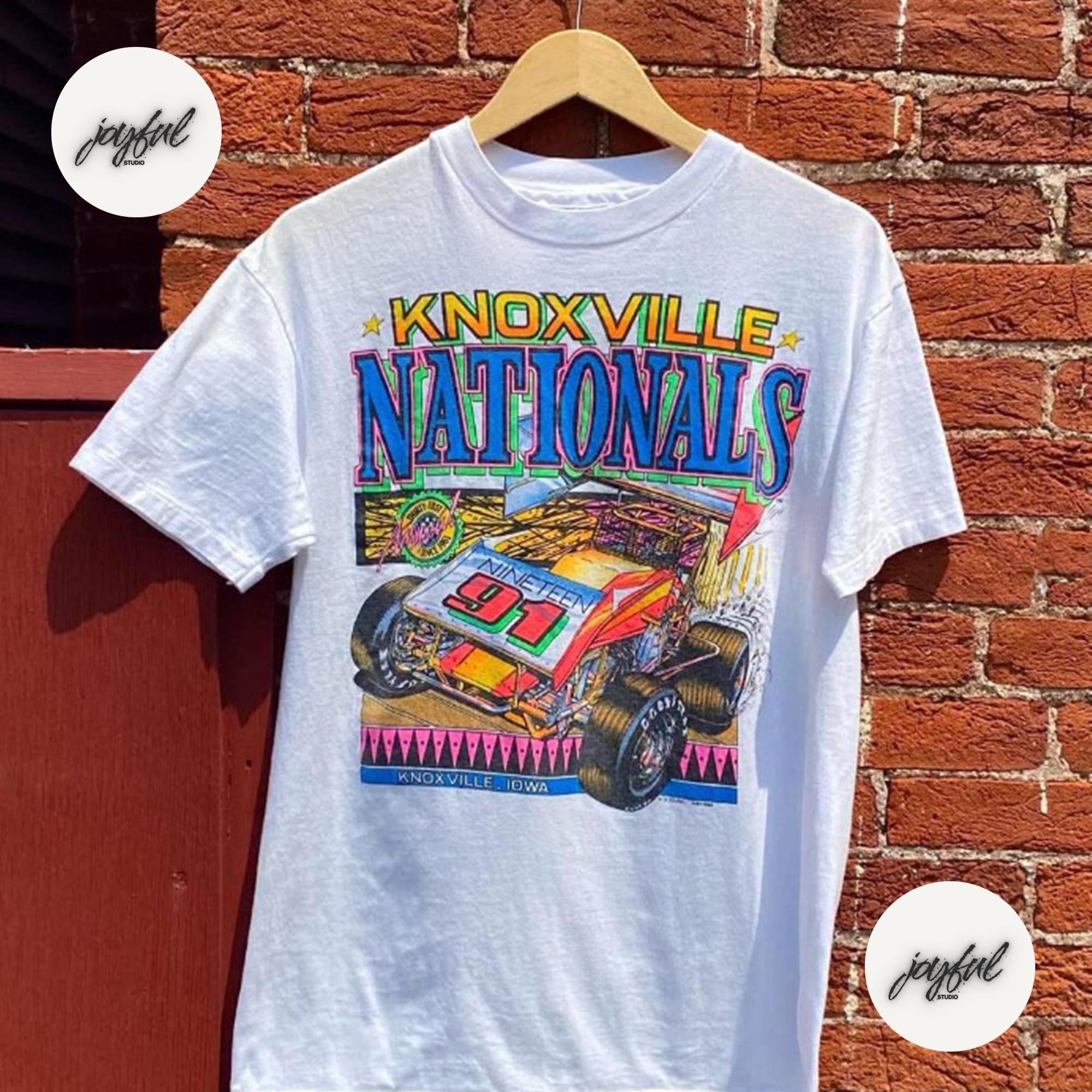 T-Shirt Vintage Gasser Drag NASCAR | Gildan Bianca 100% Cotone | Anni '70 Ruote Centrali - Foto 2