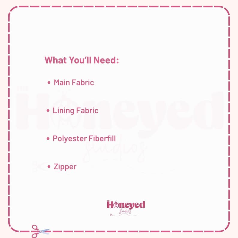 K&ouml;nnte beinhalten: Eine wei&szlig;e rechteckige Grafik mit einem gestrichelten rosa Rand, die den Text What You'll Need: und eine Aufz&auml;hlung der Artikel Main Fabric, Lining Fabric, Polyester Fiberfill und Zipper enth&auml;lt. Das Logo The Honeyed Studios ist unten.