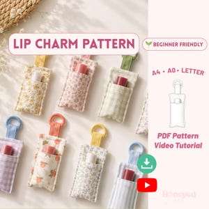 Puede incluir: Una colección de soportes de tela para bálsamo labial con varios estampados florales, de cuadros y de rayas, cada uno con una pequeña anilla. La imagen incluye el texto LIP CHARM PATTERN, BEGINNER FRIENDLY, A4, A0, LETTER y PDF Pattern Video Tutorial.