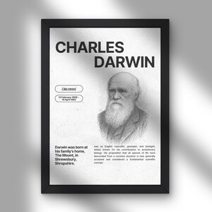 Peut inclure: Une affiche encadrée présentant un croquis en noir et blanc de Charles Darwin. Le texte inclut son nom, sa prononciation phonétique, ses dates de naissance et de décès, ainsi qu'un bref résumé biographique le décrivant comme naturaliste.