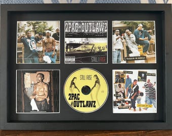 2Pac & The Outlawz / Still I Rise / Exhibidor de pared de CD retro / Marco no incluido /