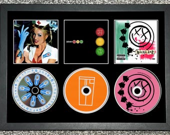 Blink 182 / Enema Of The State / Togliti pantaloni e giacca / Blink 182 / Espositore da parete triplo CD retrò / Cornice non inclusa /