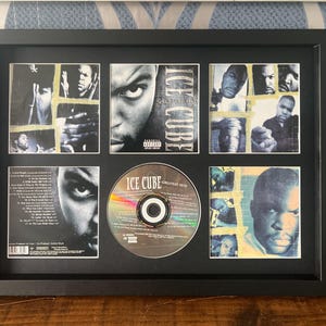 Ice Cube | De största hitsen | Retromonterad CD-väggdisplay | Ram ingår ej |