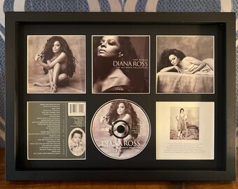 Diana Ross / One Woman: The Ultimate Collection / Espositore da parete per CD montato in stile retrò / Cornice non inclusa /