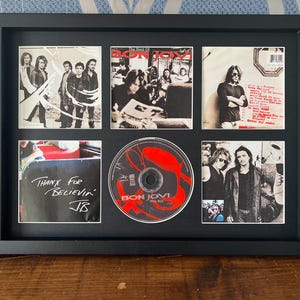 Bon Jovi | Crossroad: The Best Of | Retro montowany na ścianie stojak na płyty CD | Rama nie jest dołączona |