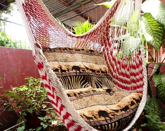 Bulico Red and White Hanging Hammock Chair – Elegant Design in Natural Cotton and Wood for Indoor and Outdoor Use