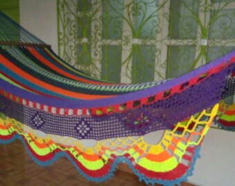 Unipersonal Multicolor Hammock Red and Violet Lines