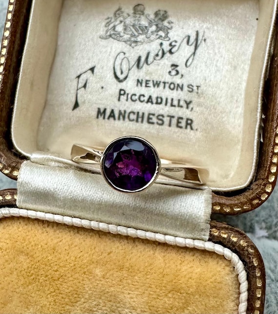 Vintage Amethyst Solitaire Ring | Solid 9ct Yello… - image 1
