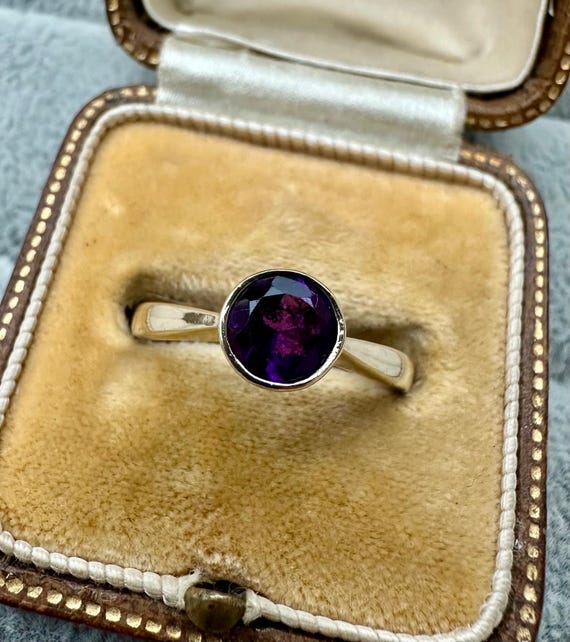 Vintage Amethyst Solitaire Ring | Solid 9ct Yello… - image 4