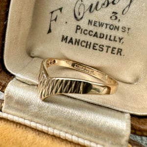 Vintage Chevron Wishbone Ring | Solid 9ct Yellow Gold | Hallmarked image 2