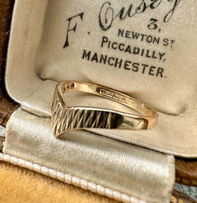 Vintage Chevron Wishbone Ring | Solid 9ct Yellow Gold | Hallmarked image 2