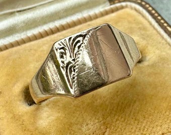 Vintage 9ct Gold Signet Ring | Hallmarked 1984 | Corner Scroll Design