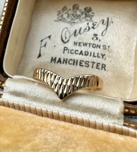 Vintage Chevron Wishbone Ring | Solid 9ct Yellow Gold | Hallmarked