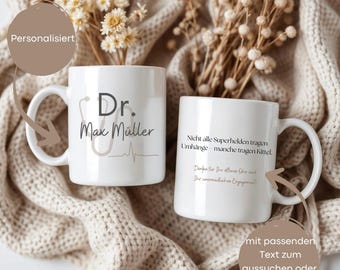 Gepersonaliseerde doktersmok met naam en tekst - een perfect cadeau voor vrouwelijke artsen. Gepersonaliseerde mok voor artsen en medisch professionals met een hart als bedankje voor Kerstmis.