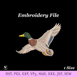 Pode incluir: Um arquivo de bordado com um design detalhado de um pato-real em voo. O pato tem cabeça verde, peito castanho e asas cinzentas e azuis, sobre um fundo preto. O texto "Embroidery File" está no topo e "1 Size" na parte inferior.