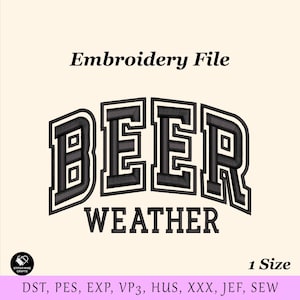 Peut inclure: Un motif de fichier de broderie avec les mots "BEER WEATHER" dans une police noire et audacieuse de style universitaire. Le texte est arqué et placé sur un fond crème. Le motif comprend le texte "Embroidery File" en haut et "1 Size" en bas.