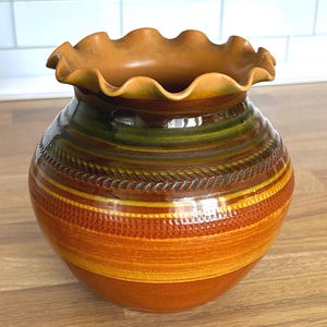 Vintage Brown Glazed Pottery Vase with Ruffled Rim – Rustic Handmade Ceramic Flower Jar – Vintage Clay Home Decor – Retro Folk Style Vessel