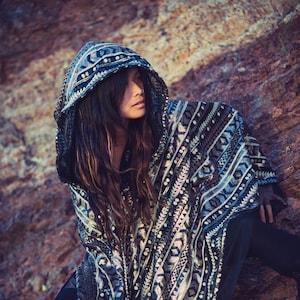 LED Tribal Sequin Shaman Cape - Light Up Unisex Festival Ibiza Ceremony Cloak - Black/Champagne