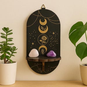 Estante de pared con fases lunares: estante de madera negra con cristales, decoración de altar, estante espiritual, estante para aceites esenciales.