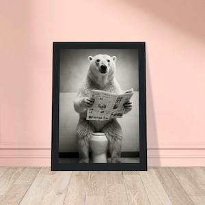 Divertente orso polare che legge il giornale sul water, Decorazioni divertenti per il bagno, Decorazioni divertenti per le pareti del bagno in stile rustico, Arte con animali da bagno