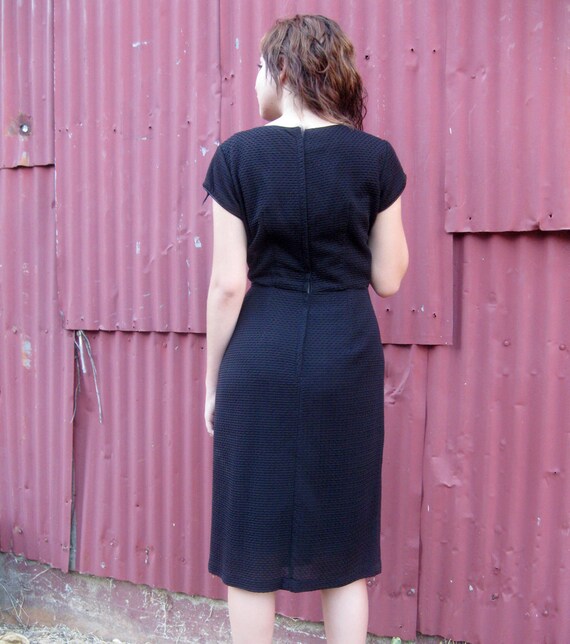 1950s dress vintage shift black wiggle dress Clas… - image 4