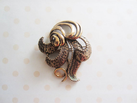 vintage 1960s Botticelli gold tone Brooch - image 1