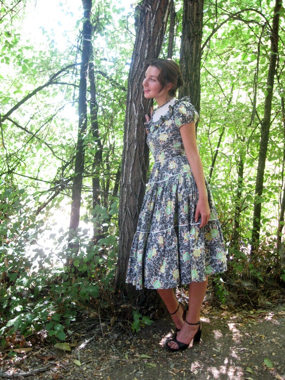1940s dress Cotton floral print  full skirt tiere… - image 3
