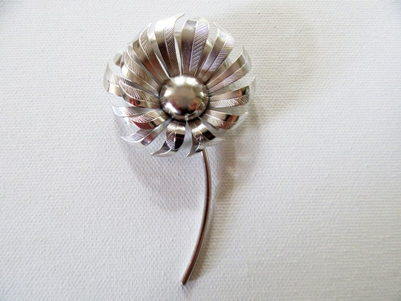 vintage 1960s flower pin silver toneBrooch - image 1