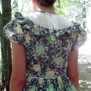 1940s dress Cotton floral print full skirt tiered S image 5
