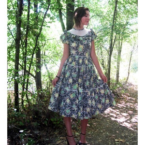 1940s dress Cotton floral print full skirt tiered S image 1