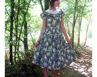 1940s dress Cotton floral print  full skirt tiered S