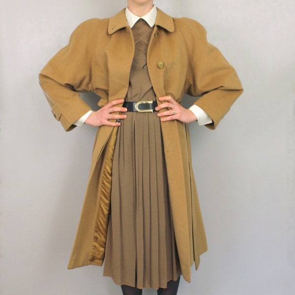 vintage cashmere coat // Burberrys camel wrap coat // the smart set