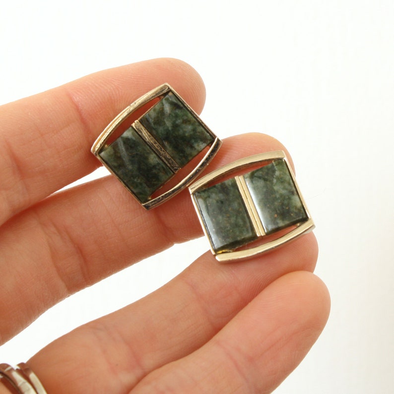 vintage Dant\u00e9 1970s jade green stone /& gold tone cuff links \u2022\u00a0stylized modernist square cufflinks