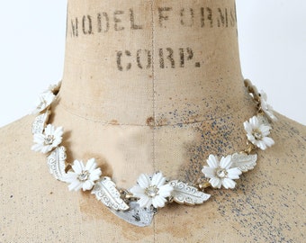vintage 1950s white & gold daisy rhinestone necklace • Mid-century early plastic adjustable choker necklace