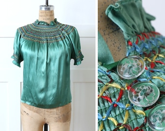 vintage 1930s smocked peasant blouse • deco green satin embroidered puff sleeve ruffle top