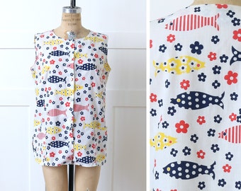 vintage 1960s 70s novelty print smock top • cute sleeveless cotton blouse with roomy pockets