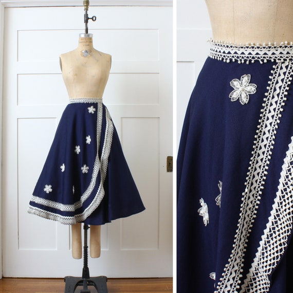 vintage 1950s linen & lace flowers skirt •beautifu