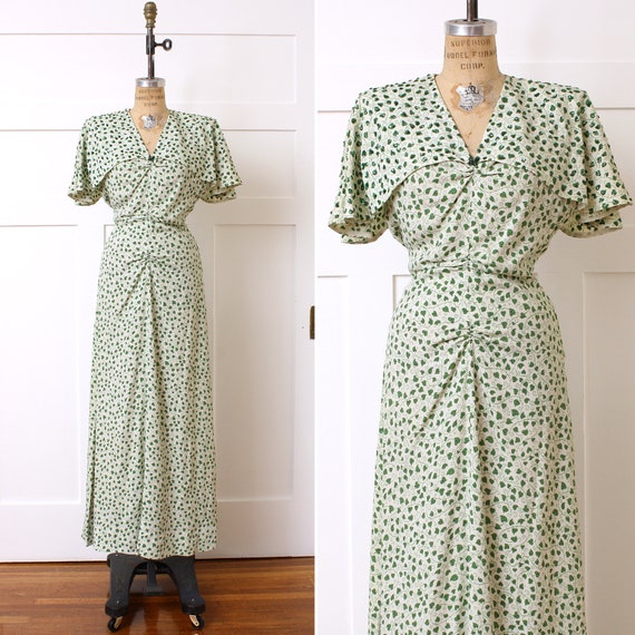vintage 1940s dress in rare white hearts & vine pr